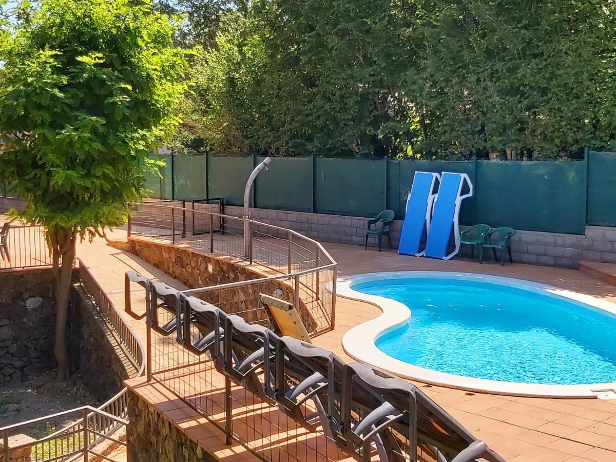 Apartamentos La Francesa Santa Pau Exterior foto